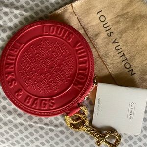 Authentic Louis Vuitton Tinkerbell Vernis pink new, never used round coin purse